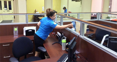 Ofis Temizlik Hizmetlerini düzenli periyodik yada tek seferlik olarak, mesai saatleri dışında ve hafta sonları ve tatil günlerinde de olmak üzere titizlikle gerçekleştirmekteyiz.